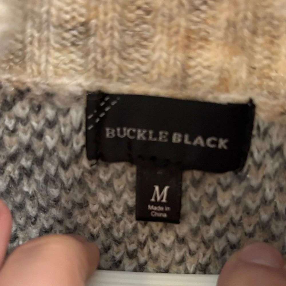 Buckle Black and neutral colored Plaid Poncho - Picture 4 of 5